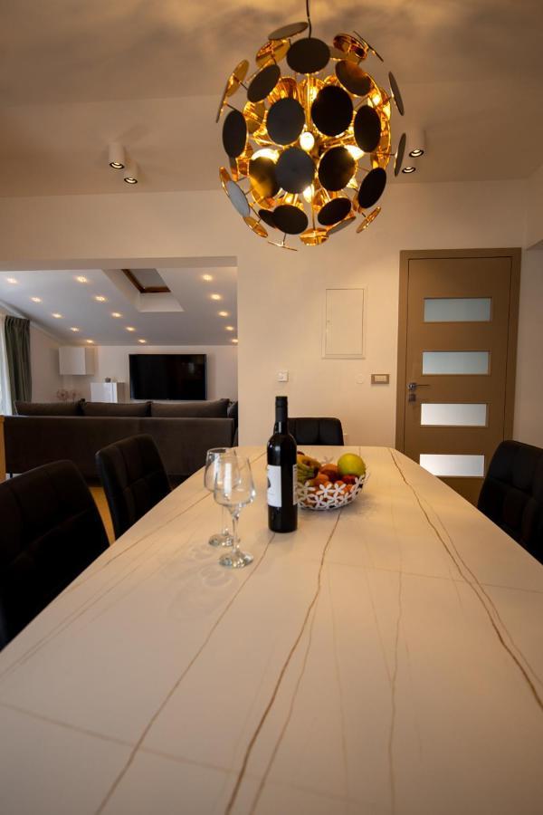 Lumaja Luxury Apartman บีโอกราดนาโมรู ภายนอก รูปภาพ