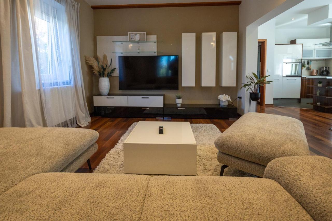 Lumaja Luxury Apartman บีโอกราดนาโมรู ภายนอก รูปภาพ