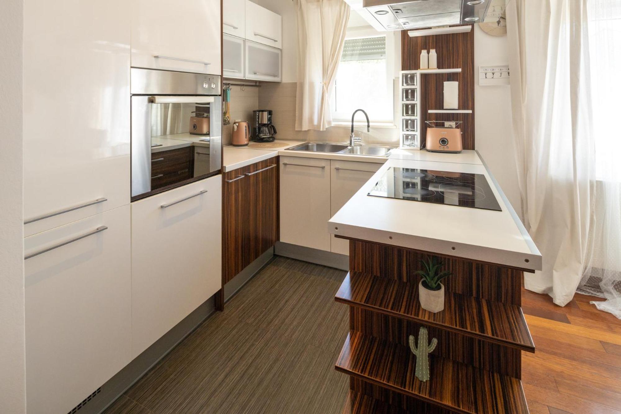 Lumaja Luxury Apartman บีโอกราดนาโมรู ภายนอก รูปภาพ